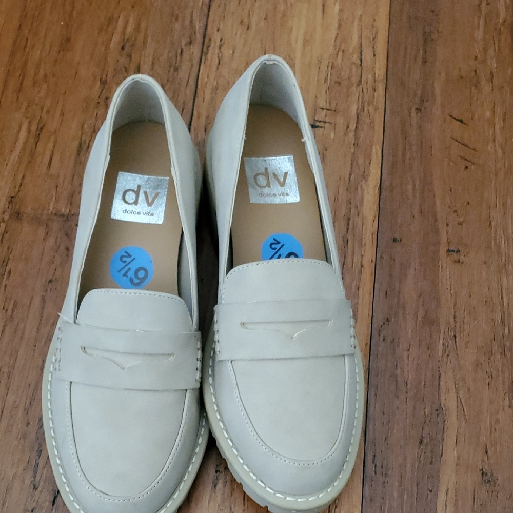 Dolce Vita Women's Beige Loafers
